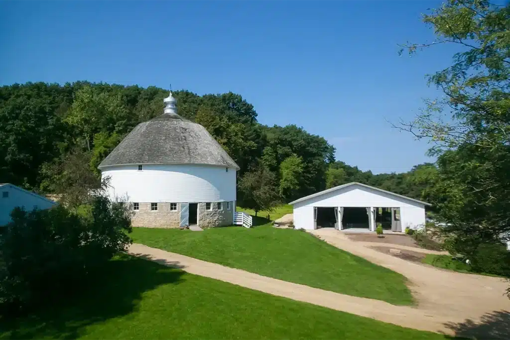 Round Barn Farm is the #1 BEST Rated Wedding Venue in Minnesota.