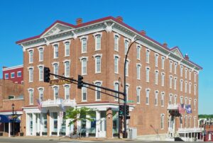 6 Astonishing Haunted Hotels in Minnesota 2 Haunted Hotels in Minnesota must include the St. James in Red Wing