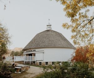 Round Barn Farm is one of the best barn wedding venues in MN for 2023